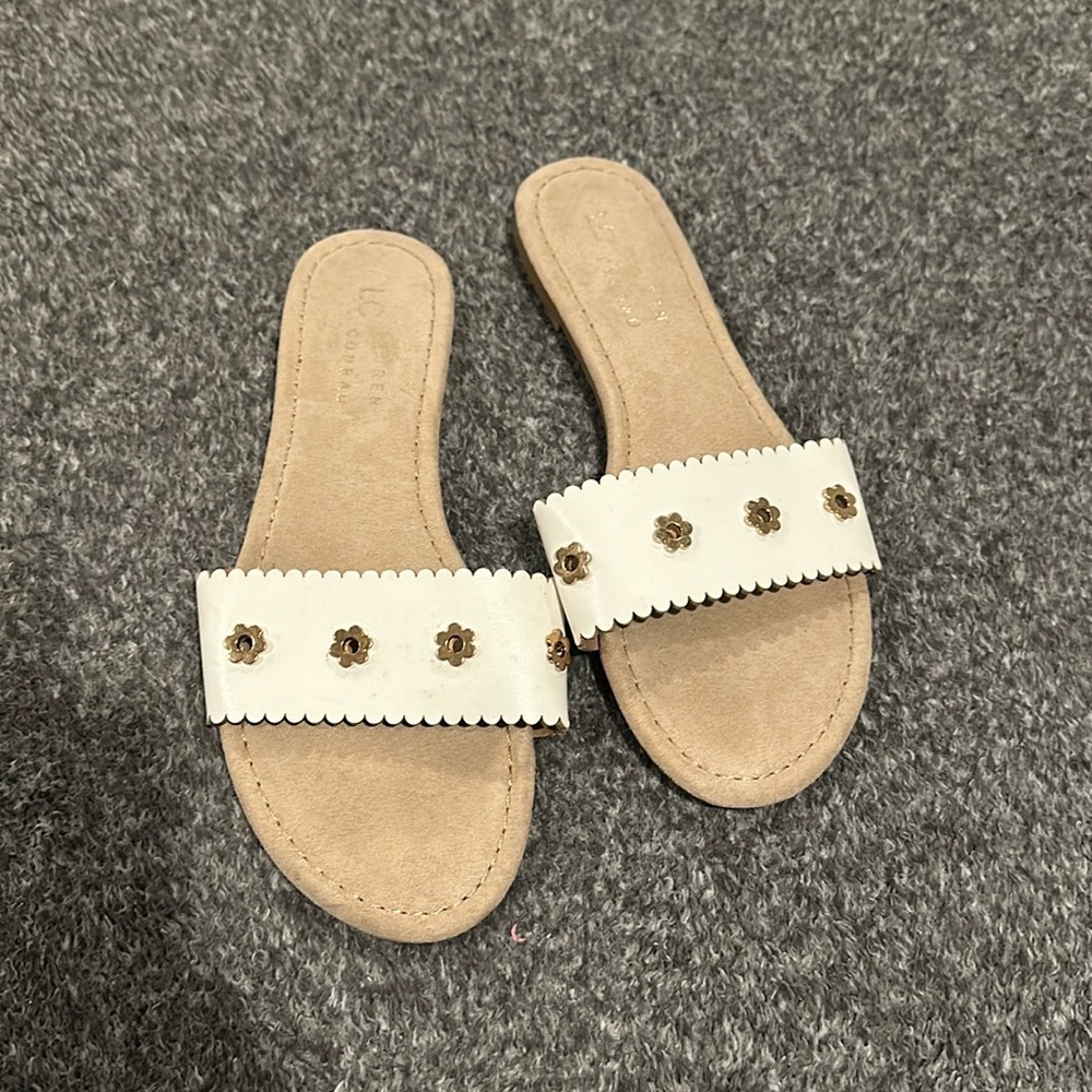 Lauren Conrad sandal size small medium
